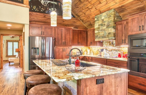 Maggie Valley Cabina | Luxury Newly Built Cabin, 4 King Suites, Sleeps 12 !