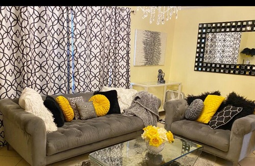 Buechel Casa | Luxury Newly Remodeled House w/ lrg deck and fenced yard