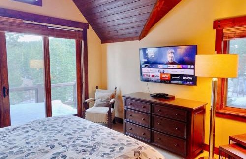 Truckee Casa | Luxury Northstar Home| hot tub| walk to ski lifts