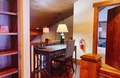 Truckee Casa | Luxury Northstar Home| hot tub| walk to ski lifts