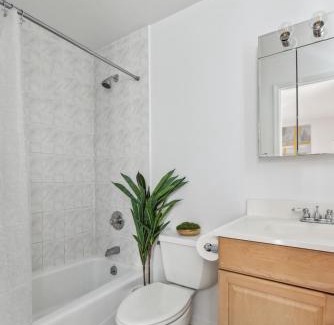 White Plains Casa | Luxury NY Home with Game Room and Free Parking