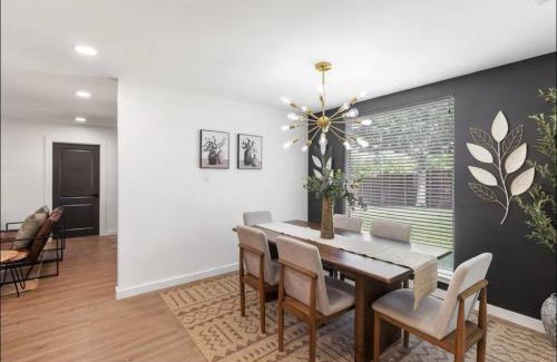 Plano Casa | Luxury Oasis 4B 2B Jacuzzi Pet Friendly
