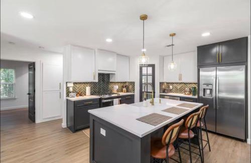 Plano Casa | Luxury Oasis 4B 2B Jacuzzi Pet Friendly