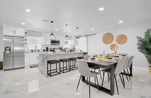 Town N County Park Casa | Luxury Oasis - 5 Bedroom - Heated Pool