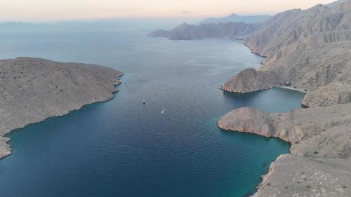 Musandam Governorate Cama Y Desayuno | Luxury Ocean View Room