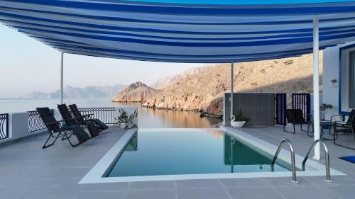 Musandam Governorate Cama Y Desayuno | Luxury Ocean View Room