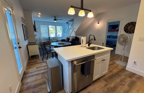 Logsden Casa | Upscale Olivia Beach Home in Lincoln City, Pet Friendly, Hot Tub, Sleeps 10.