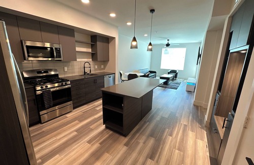 Platinum Triangle Apartamento | Luxury one-bedroom in nice area MUST SEE