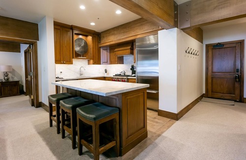 Deer Valley Condominio | Luxury One Bedroom with Hot Tub 1 Apartment Hotel by RedAwning