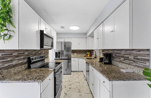 Pine Castle Casa | Casa Vacacional en Orlando 4 Habitaciones con Piscina, Gran Patio y Cerca a todo