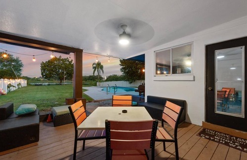 Pine Castle Casa | Casa Vacacional en Orlando 4 Habitaciones con Piscina, Gran Patio y Cerca a todo