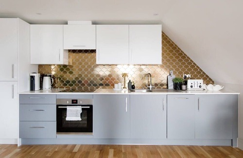 East Wittering Apartamento | Luxury Penthouse ~ Super King Bed, 5 min to Beach