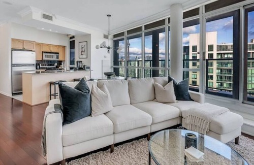 Bathurst Quay Condominio | Luxury Penthouse ~ 5* Location ~ Breathtaking View