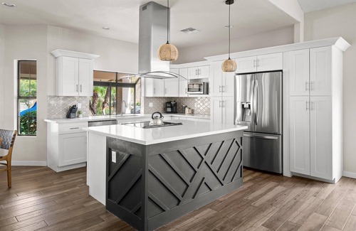 Arabian Crest Casa | Luxury Pet Friendly Home: Sport Court, Pool & Hot Tub, Putting Green, Fire Pit