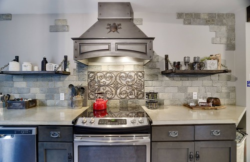 East Stroudsburg Otro | Luxury POCONO CASTLE w/ ESCAPE ROOM, Private Pond, Boats, Sauna & Hot Tub