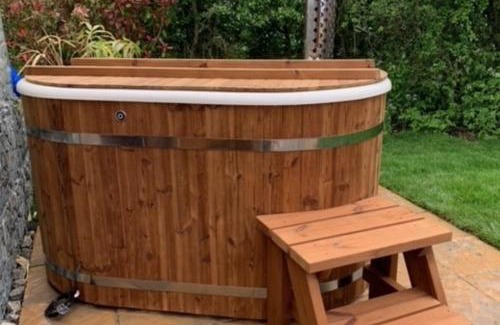 Minster on Sea Casa | Luxury Pod-Sleeps 2-Hot Tub-Pets-Garden