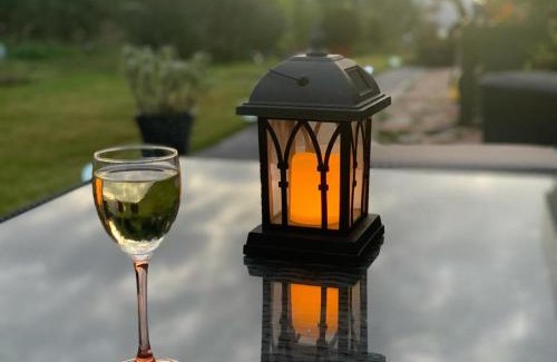 Minster on Sea Casa | Luxury Pod-Sleeps 2-Hot Tub-Pets-Garden