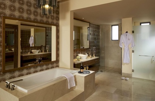 Los Cangrejos II y ÌII Complejo | Luxury Presidential Suite at Rancho San Lucas with Golf