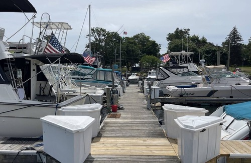 New Rochelle Alquiler De Eote | Luxury Private Yacht as Boathouse