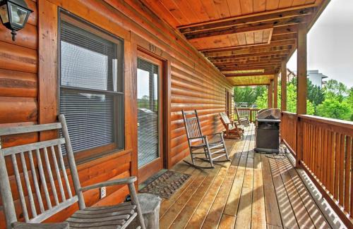 Pigeon Forge Casa | Luxury Resort Cabin, 5 min to Dollywood, Smoky Mountain Charm!