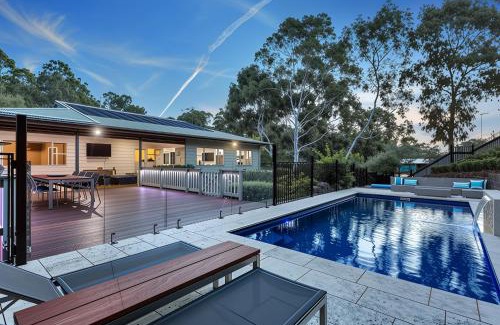 Bellevue Heights Casa | Luxury Resort Studio Apartment Retreat with Pool, Tennis & Alfresco