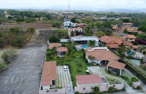 Nueva Gorgona Villa | Villa de estilo resort de lujo con piscina en Coronado, a 3 minutos a pie de la playa