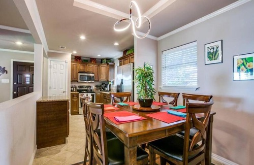 Kemp Casa | Luxury Retreat/Boat Rentals Available!