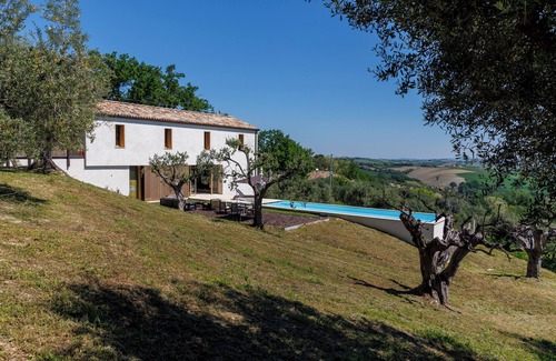 Colle San Valentino Villa | Luxury Retreat - dream pool