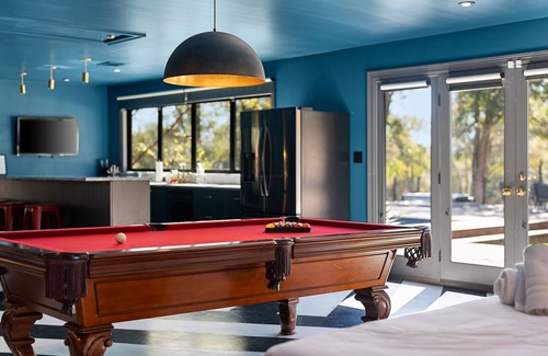 Manor Casa | Luxury Retreat: Hot Tub, Fire Pit, Pool & Game Room