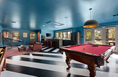 Manor Casa | Luxury Retreat: Hot Tub, Fire Pit, Pool & Game Room