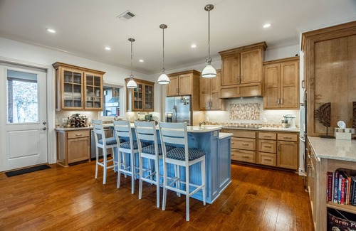 Murfreesboro Cabina | Luxury Retreat on Little Mo River, Fish From Private Docks, Kayaking, Serenity