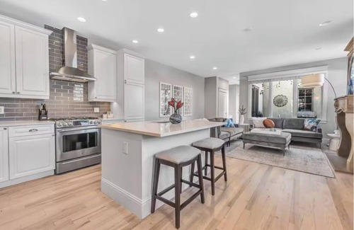 Washington Park Casa | Luxury Retreat One Block To Washington Park, Sleeps 8