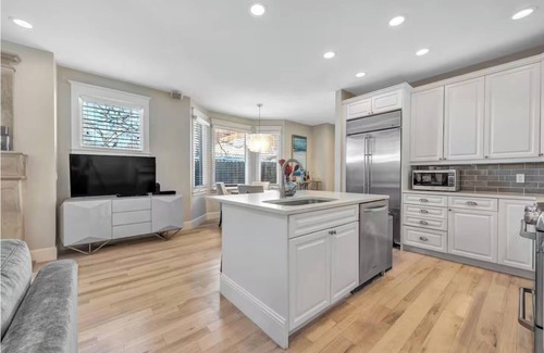 Washington Park Casa | Luxury Retreat One Block To Washington Park, Sleeps 8