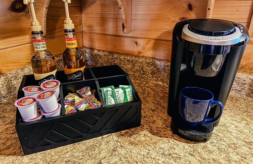 Bismarck Cabina | Luxury Retreat, Private Hot Tub, Romantic Getaway