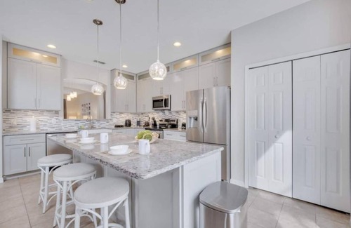 Solana Casa | Luxury Retreat w/ Heated Pool near Disney!