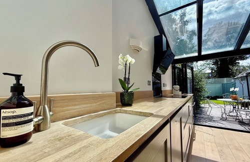 North Richmond Apartamento | Richmond 2 cama doble hogar familiar / trabajo amigable cerca de Richmond stn