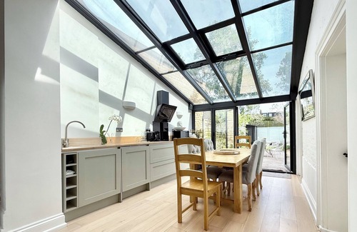 North Richmond Apartamento | Richmond 2 cama doble hogar familiar / trabajo amigable cerca de Richmond stn