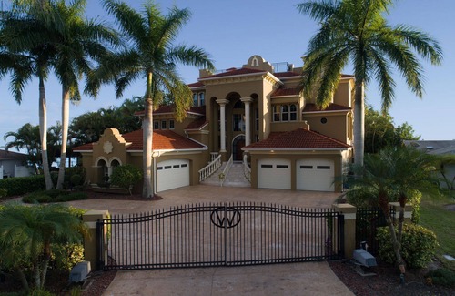 Yacht Club Casa | SWFL Rentals - The Winslet Estate - Impresionante 6800 Sq. Pie. Finca de lujo en el río Caloosahatchee