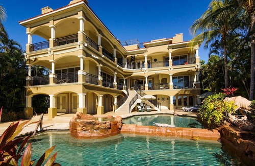 Yacht Club Casa | SWFL Rentals - The Winslet Estate - Impresionante 6800 Sq. Pie. Finca de lujo en el río Caloosahatchee