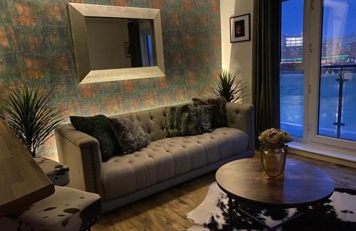 Newport Apartamento | Luxury Riverfront Apartment