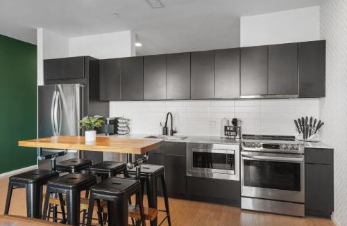 North Capitol Casa | Luxury Riverview Condo with Patio Walk to Broadway