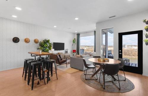 North Capitol Casa | Luxury Riverview Condo with Patio Walk to Broadway