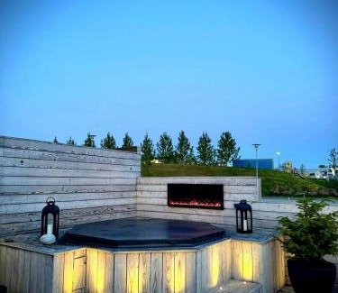 Mosfellsbaer Casa | Luxury row house in quiet area with infrared sauna and hot tub