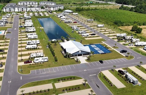 Foley Alquiler De RV | Luxury RV Lot 139 at Grand Riviera Resort in Foley, AL