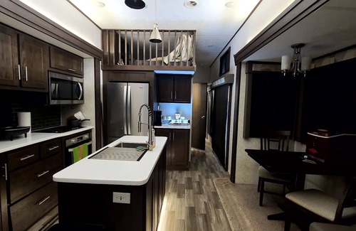 Eagle Pass Casa | Luxury RV with full kitchen sleeps family of 6 inside fenced property