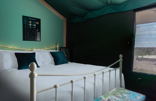Inverin Cabina | Luxury safari tent sleeps 6. Wild Atlantic Way Connemara near beach/Aran Islands