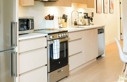 Lower Lonsdale Casa | Luxury Scandinavian Suite Retreat | Cozy and Bright | North Vancouver