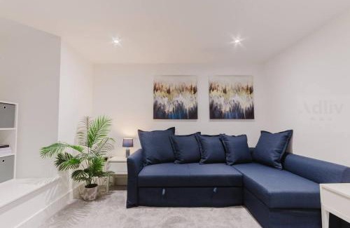 Westbrook Casa | Luxury Seaside Home Parking, Sleeps 8 By Adliv