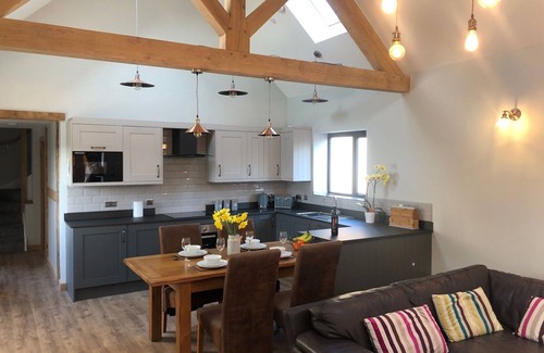 Hendrerwydd Casa | Luxury Secluded Barn With Private Hot Tub