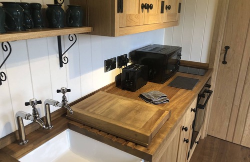 Clitheroe Casa | Luxury Shepherd's Hut with Stunning Views